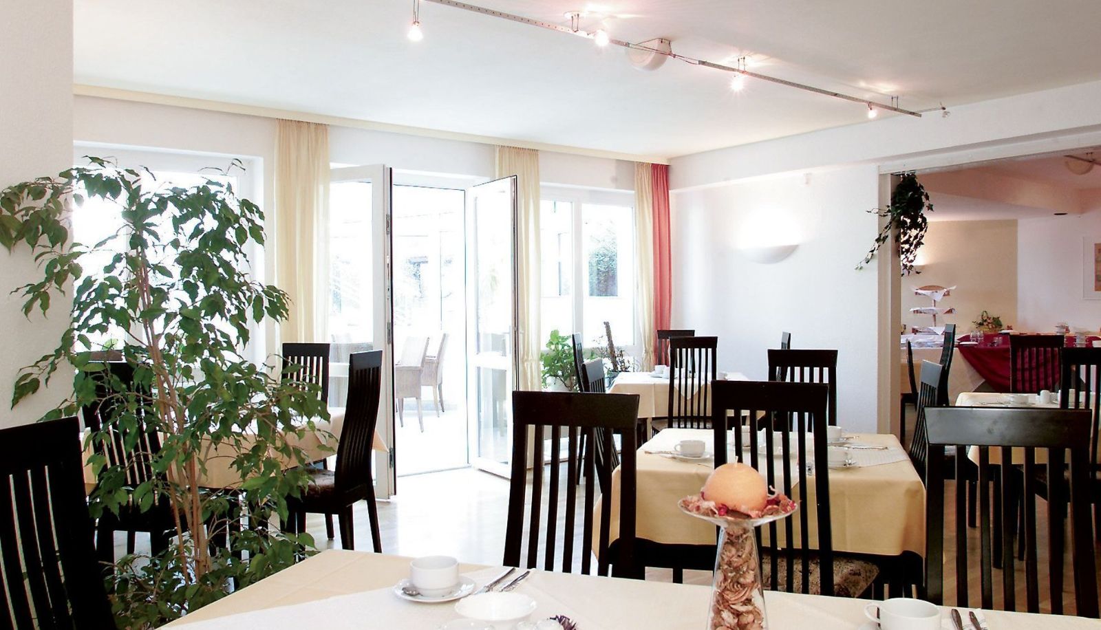 Hall - Am Braunen Hirsch