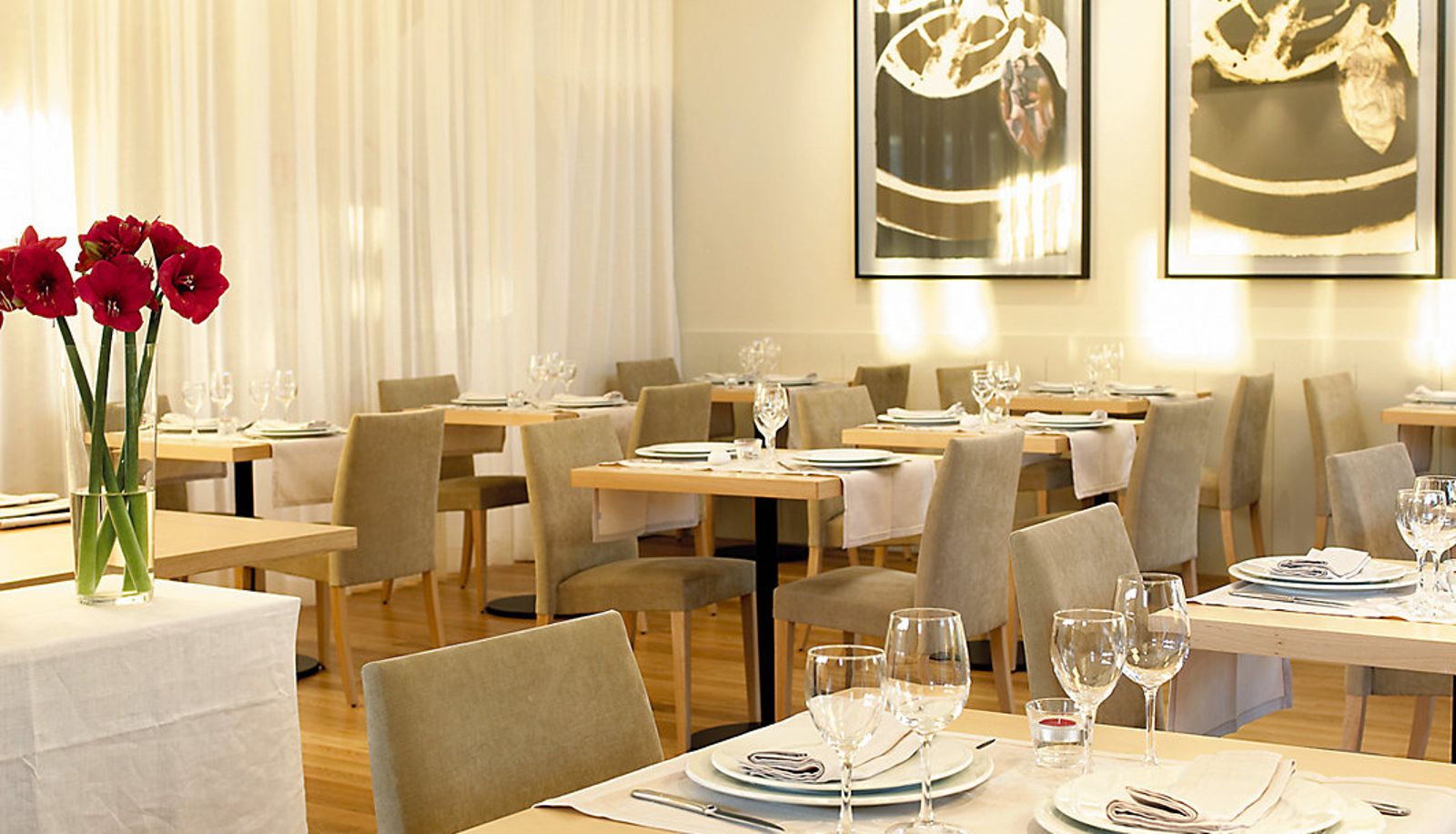 Breakfast room within the restaurant - HOTEL JAIZKIBEL -HONDARRIBIA