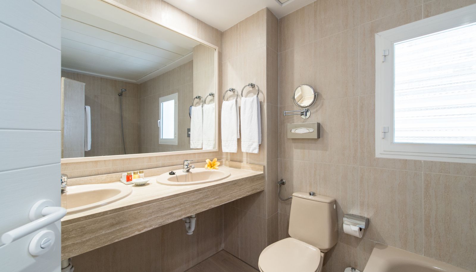 Bathroom - Illa d'Or