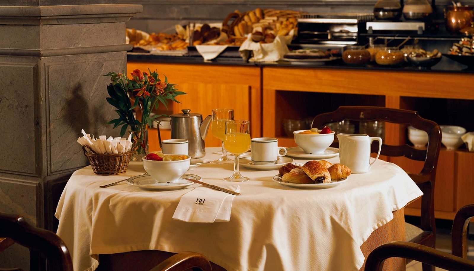 Sala de desayunos dentro del restaurante - Inglaterra