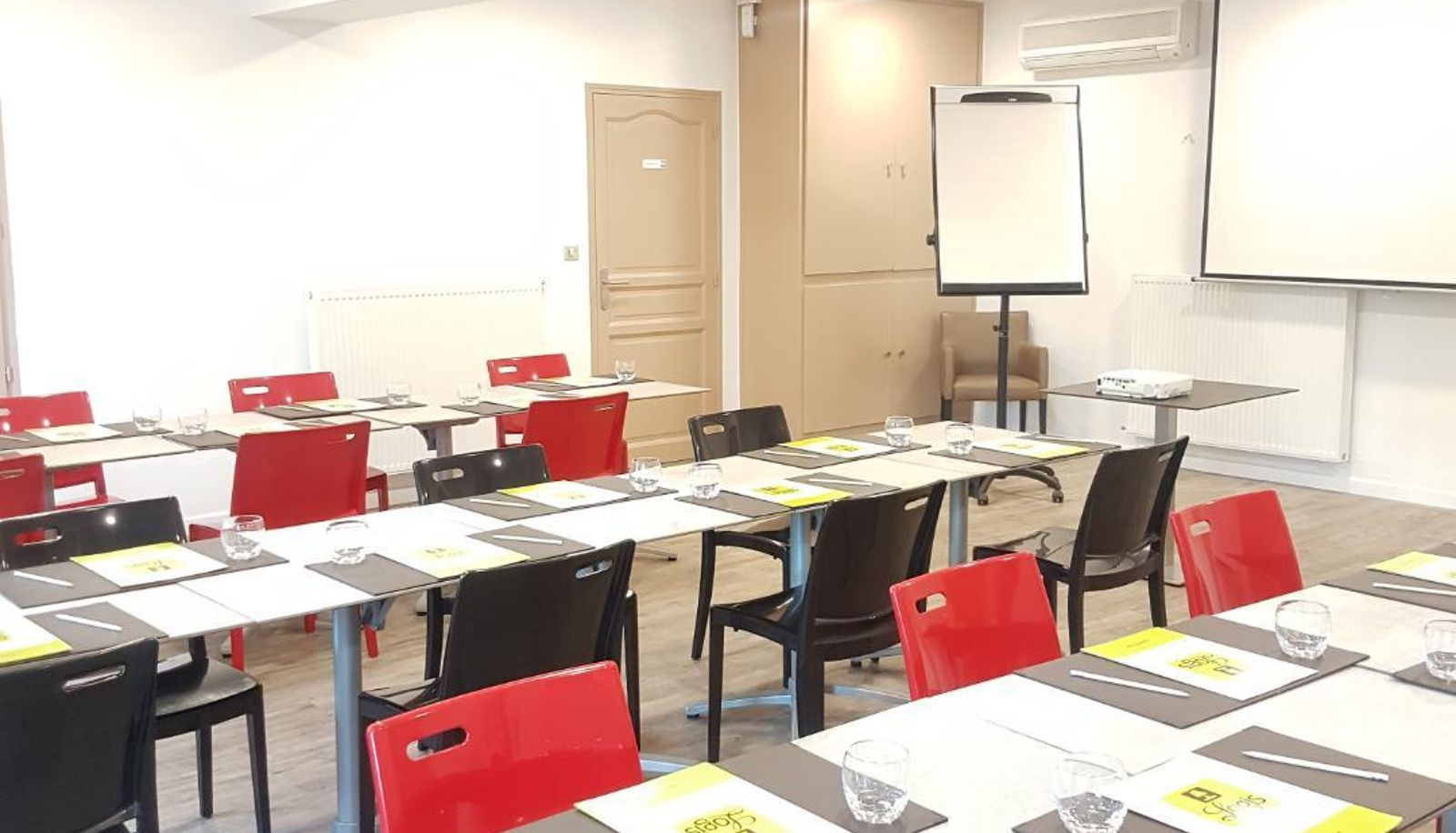 Meetingzimmer - L' Etape Logis