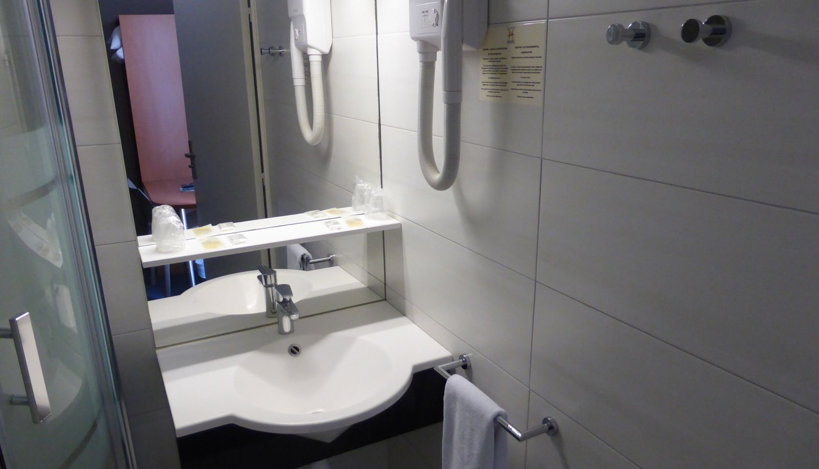 Bathroom - Heliotel