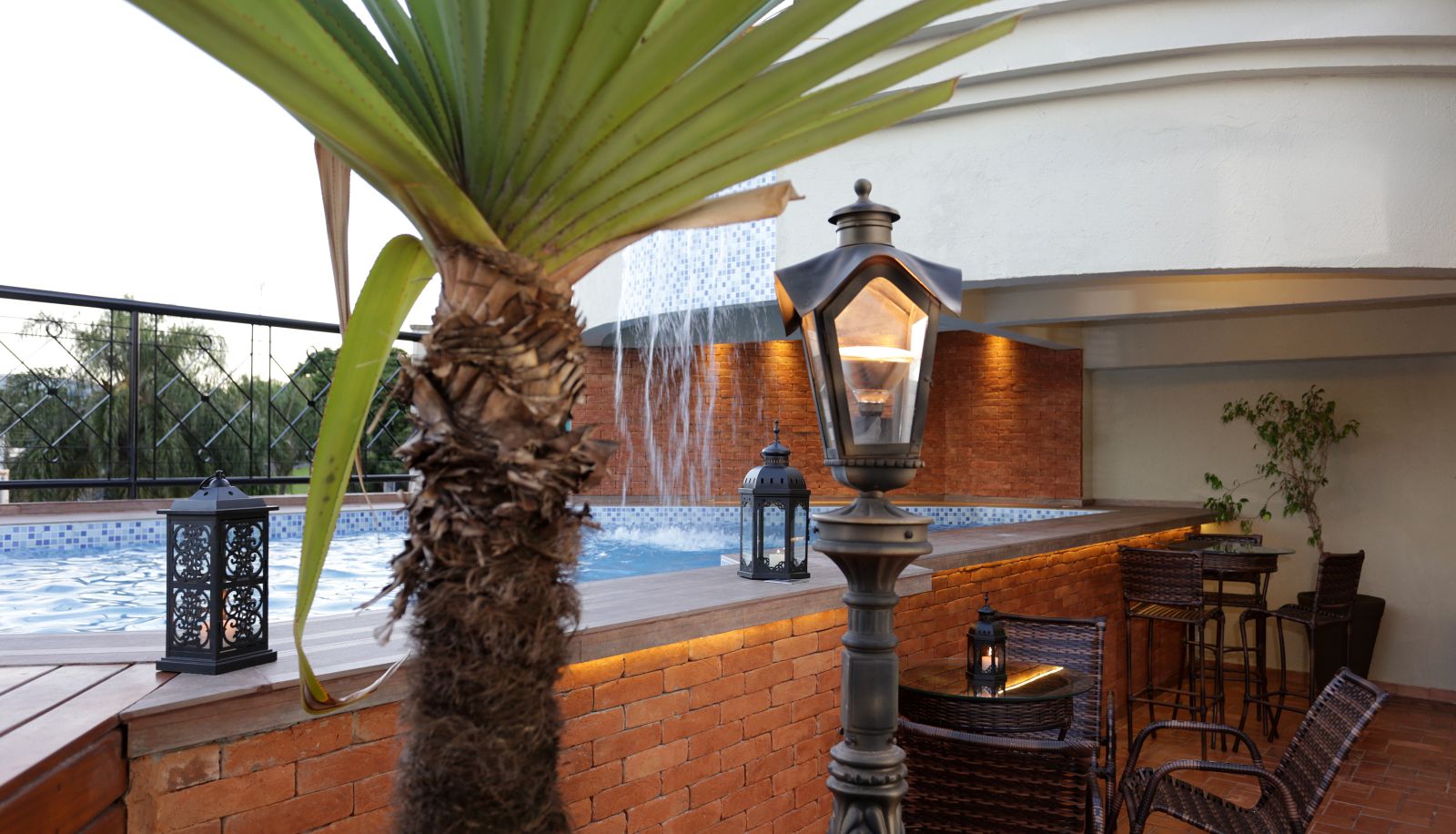 Pool - Oasis Plaza