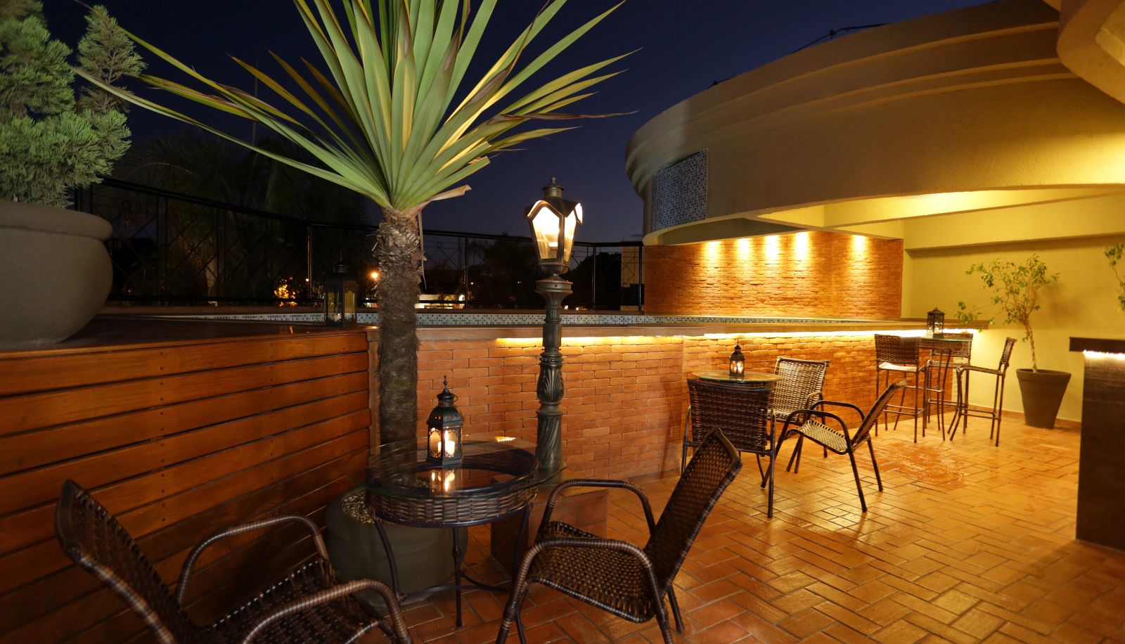 Pool - Oasis Plaza