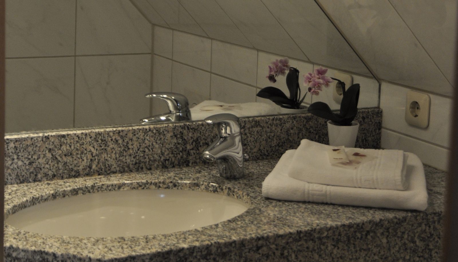 Badezimmer - LUISE CITY – An der Philharmonie –