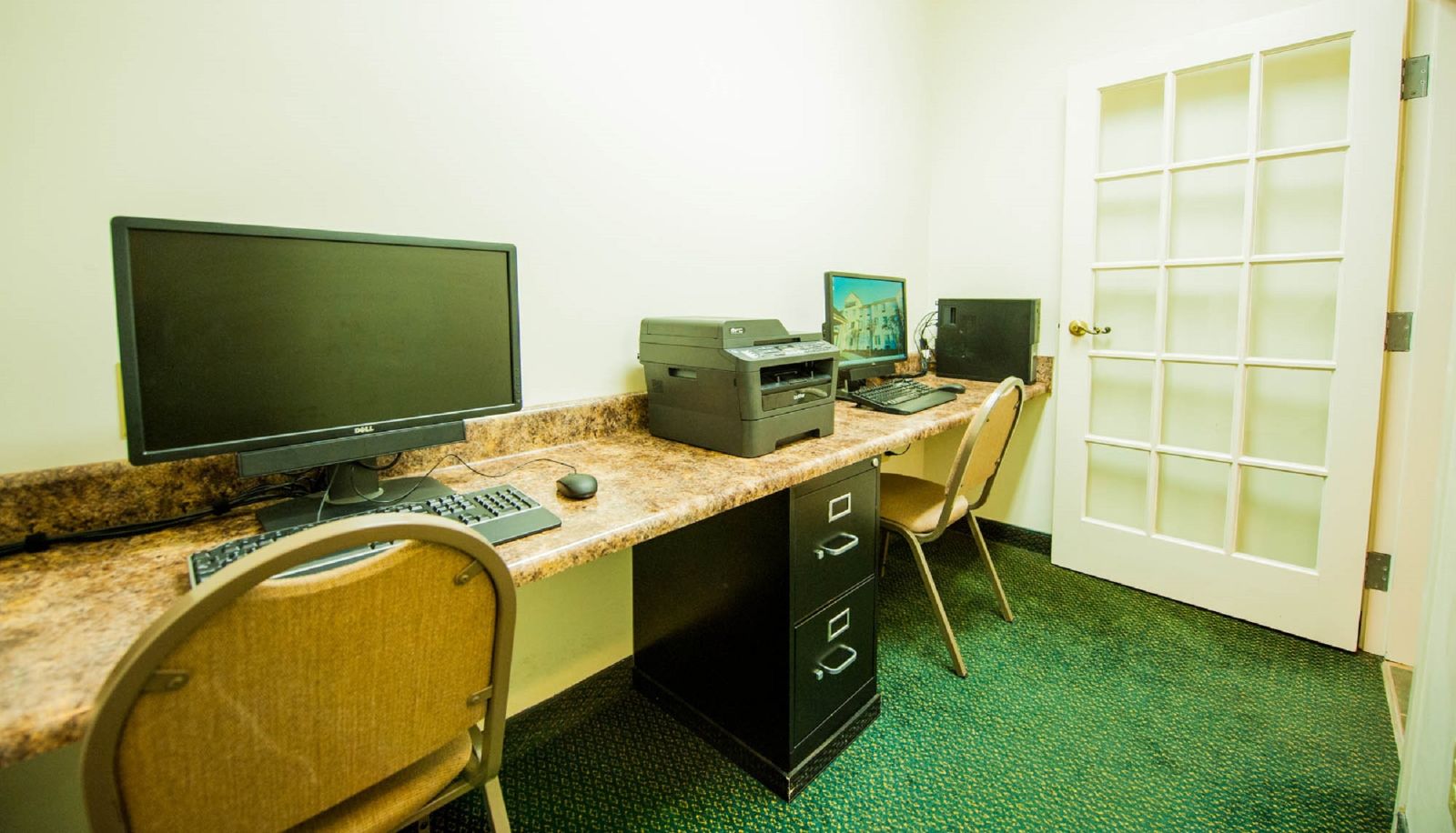 Business centre - Greystone Inn and Suites
