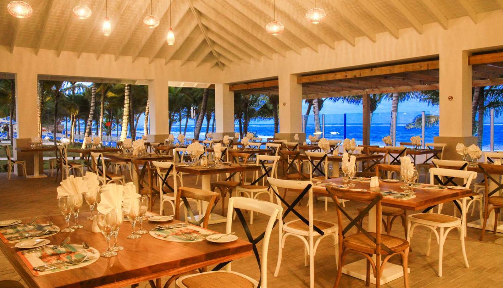 Restaurant - A Trademark All Inclusive Viva Tangerine by Wyndham