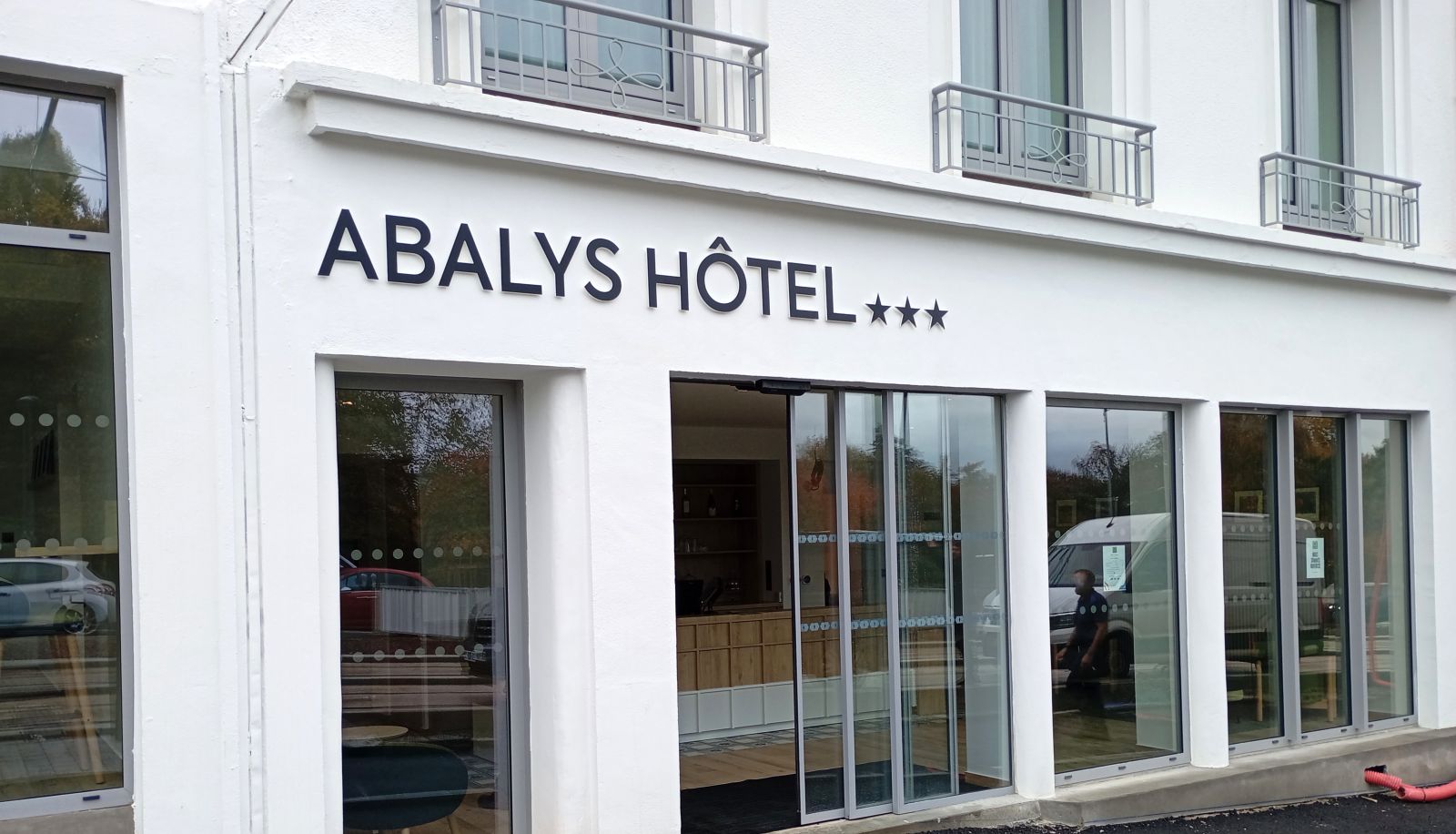 Zona exterior del hotel - Abalys