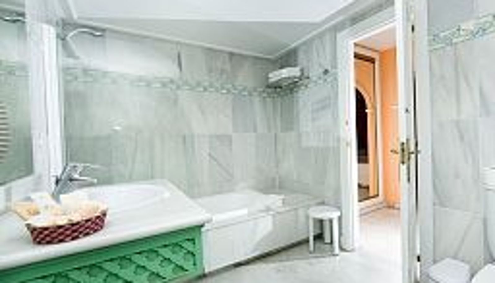 Badkamer - Monarque Sultán Aparthotel
