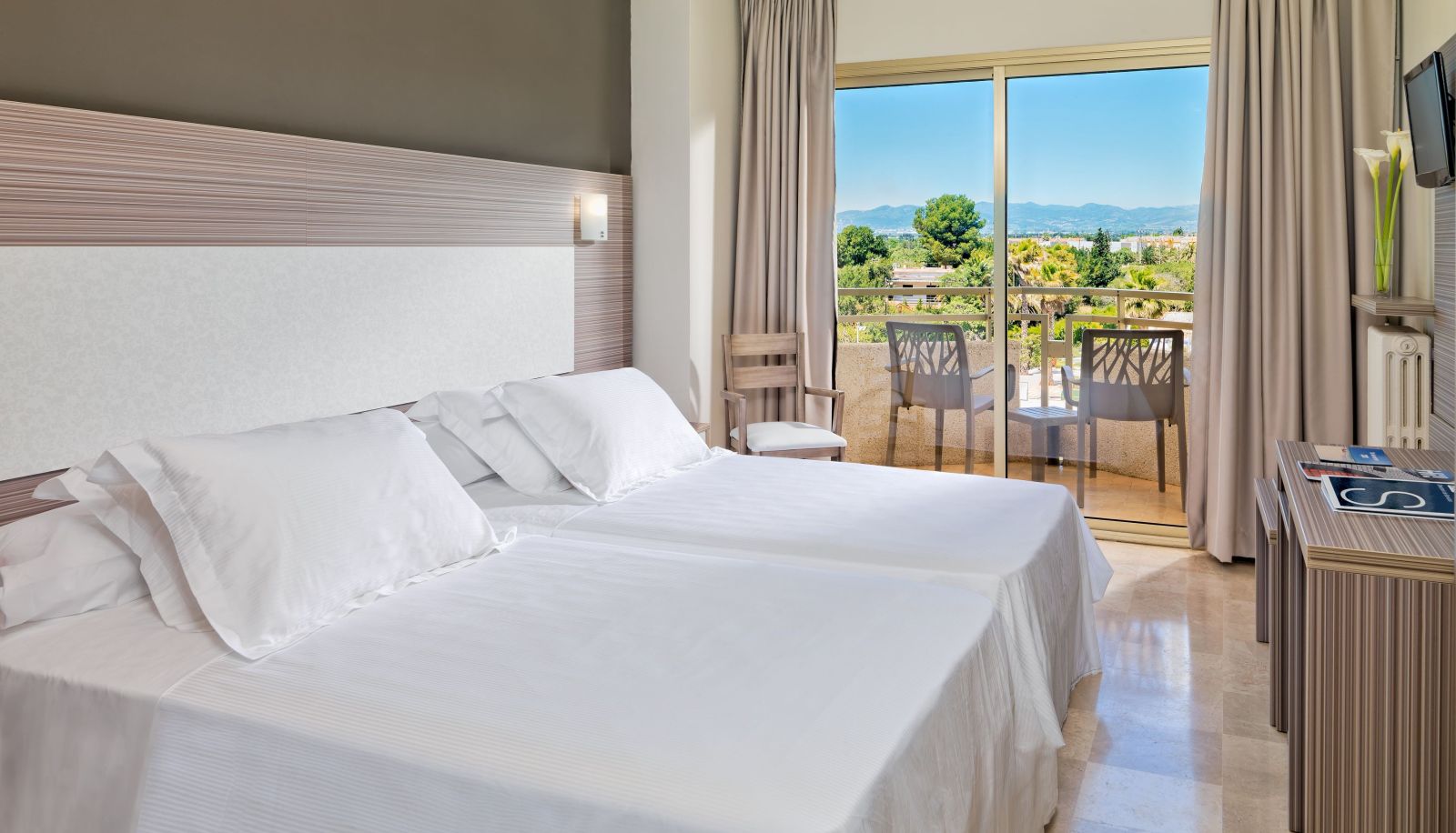 Zimmer mit Bergblick - Hotel H10 Cambrils Playa