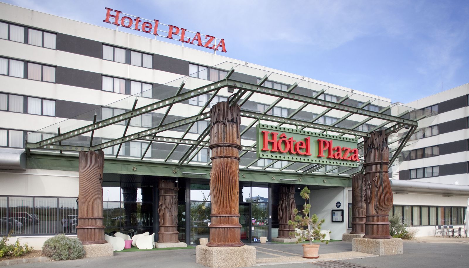Zewnętrzna część hotelu - Plaza Site du Futuroscope