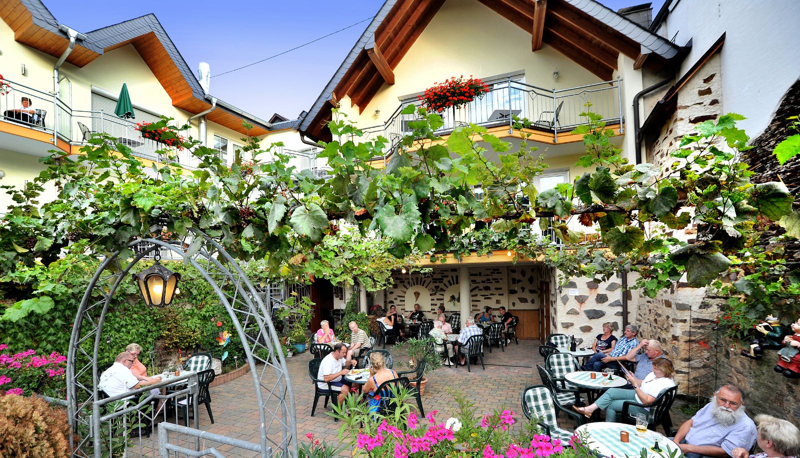 Terrace - Hotel zum Moselstrand