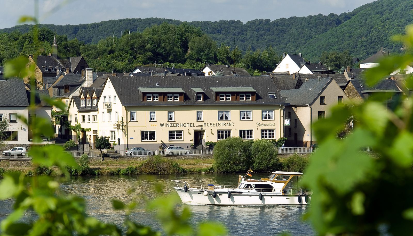 Hotel outdoor area - Hotel zum Moselstrand