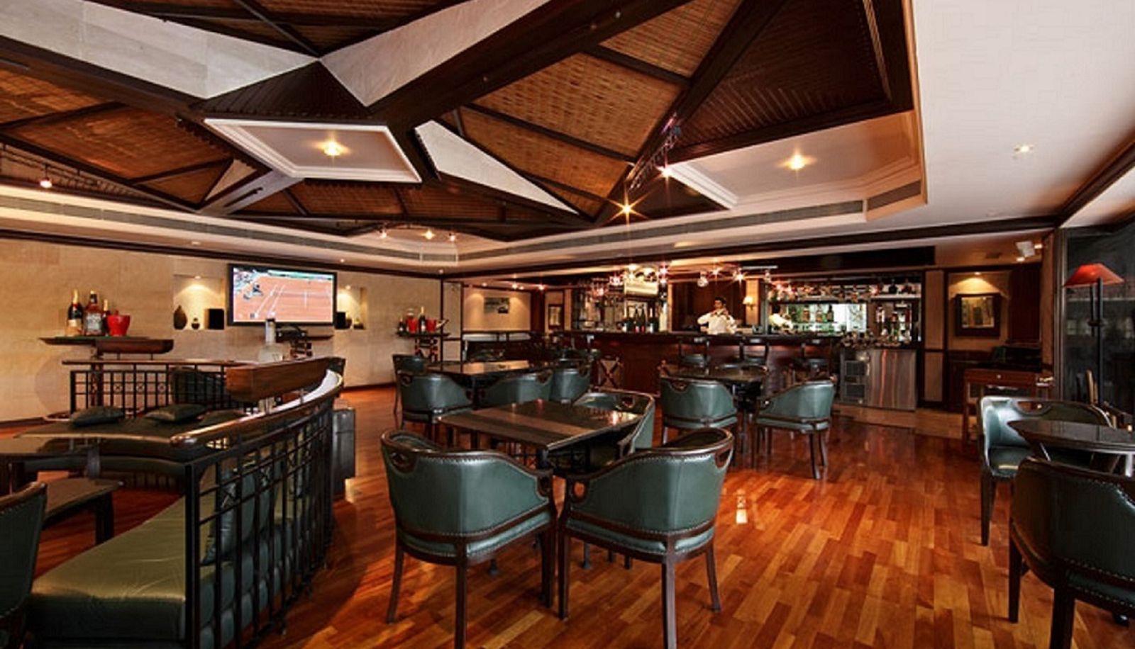 Bar - PALM MEADOWS RESORT