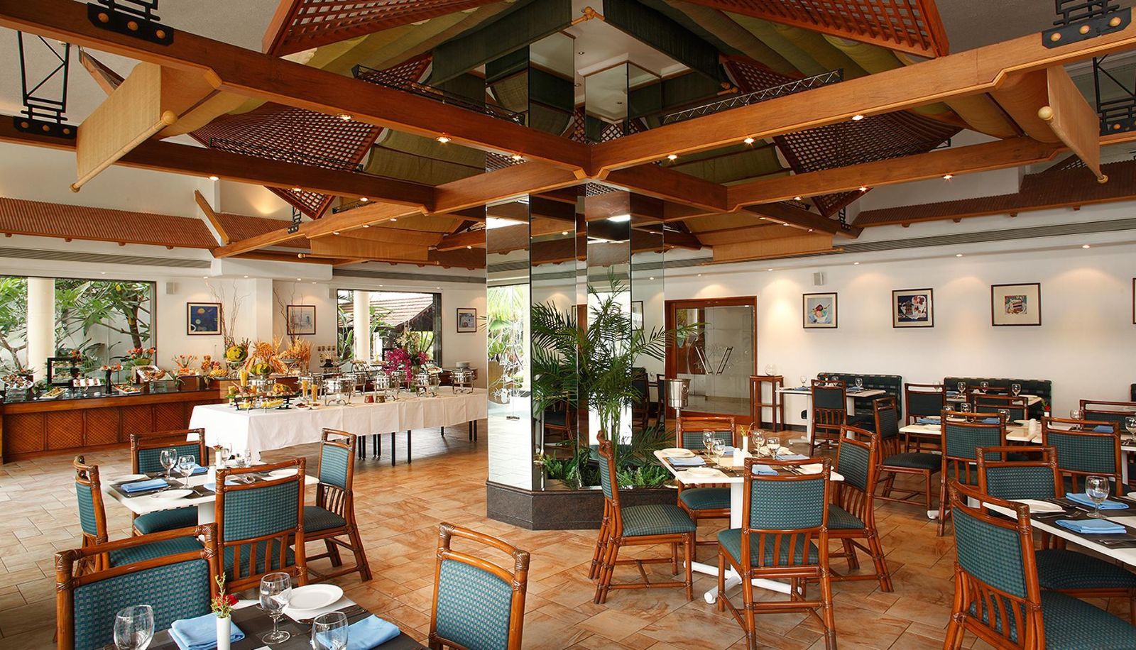 Buffet - PALM MEADOWS RESORT