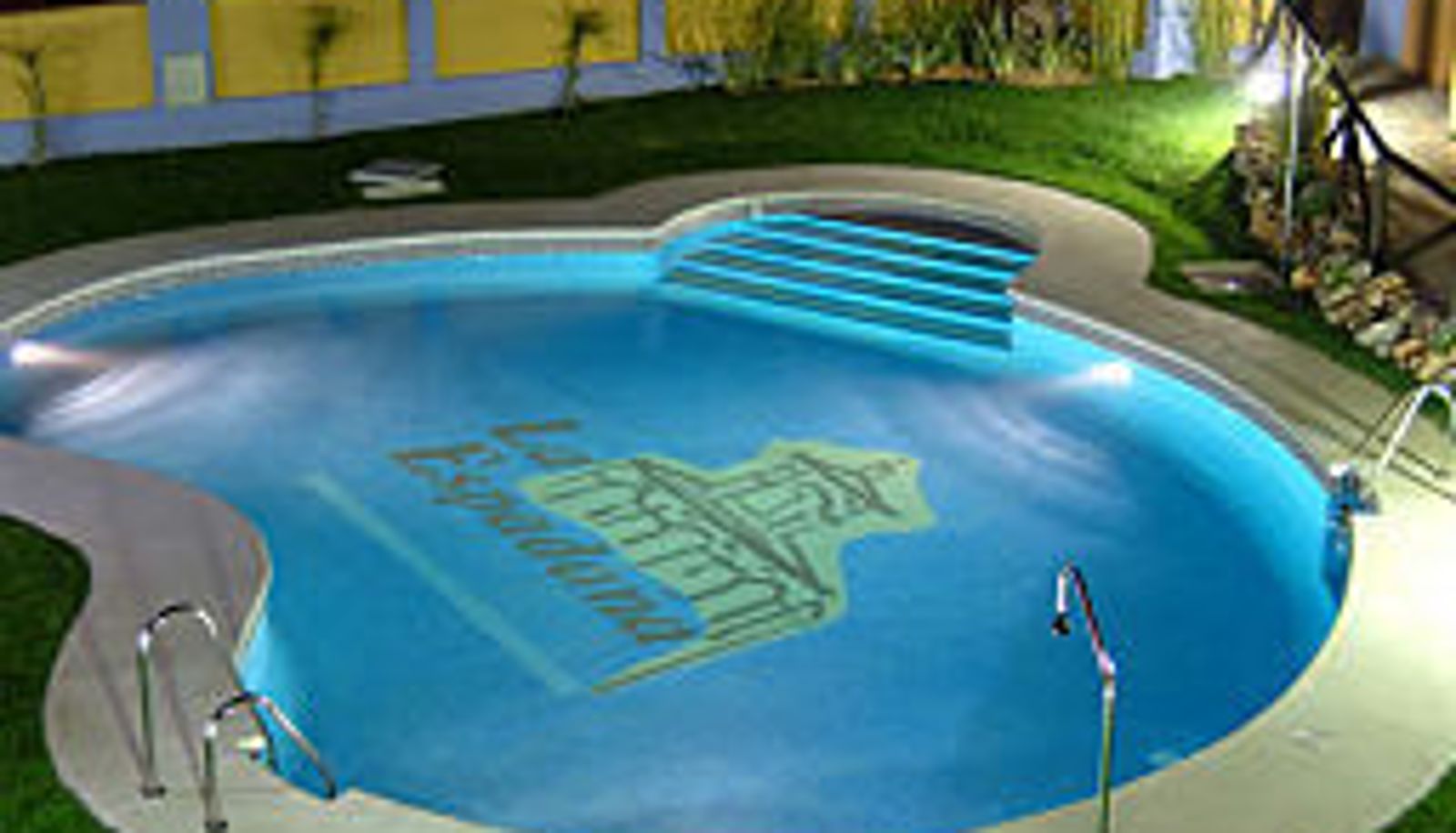 Piscina - La Espadaña Aparthotel