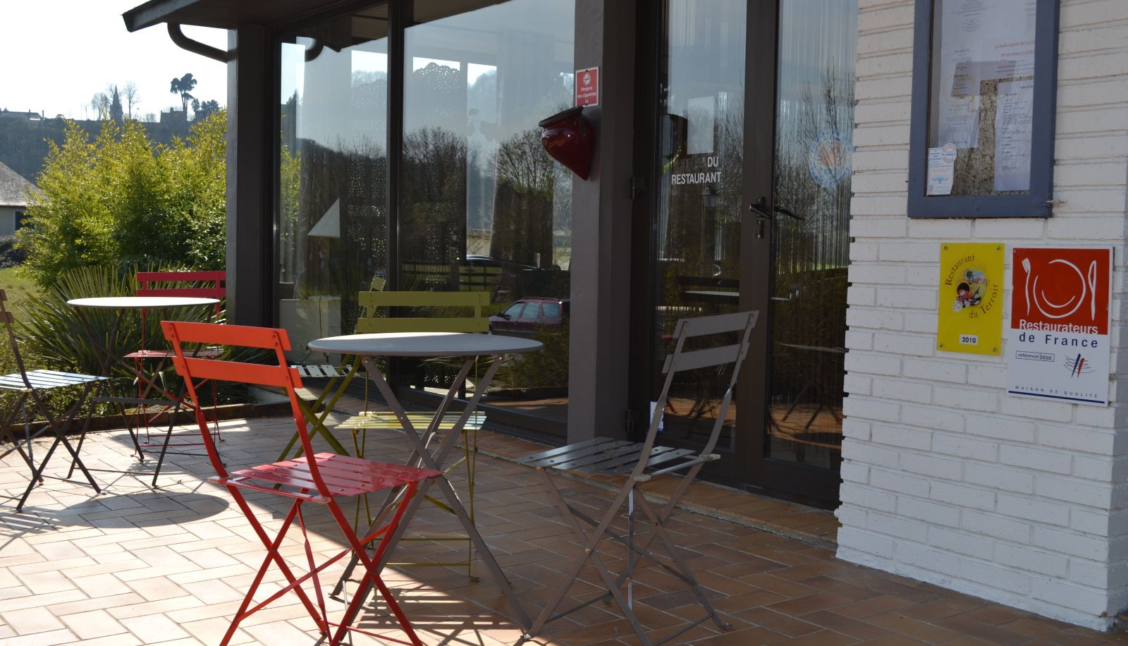 Terraza - Hôtel Les Quatre Salines The Originals Boutique Le Mont Saint-Michel Sud