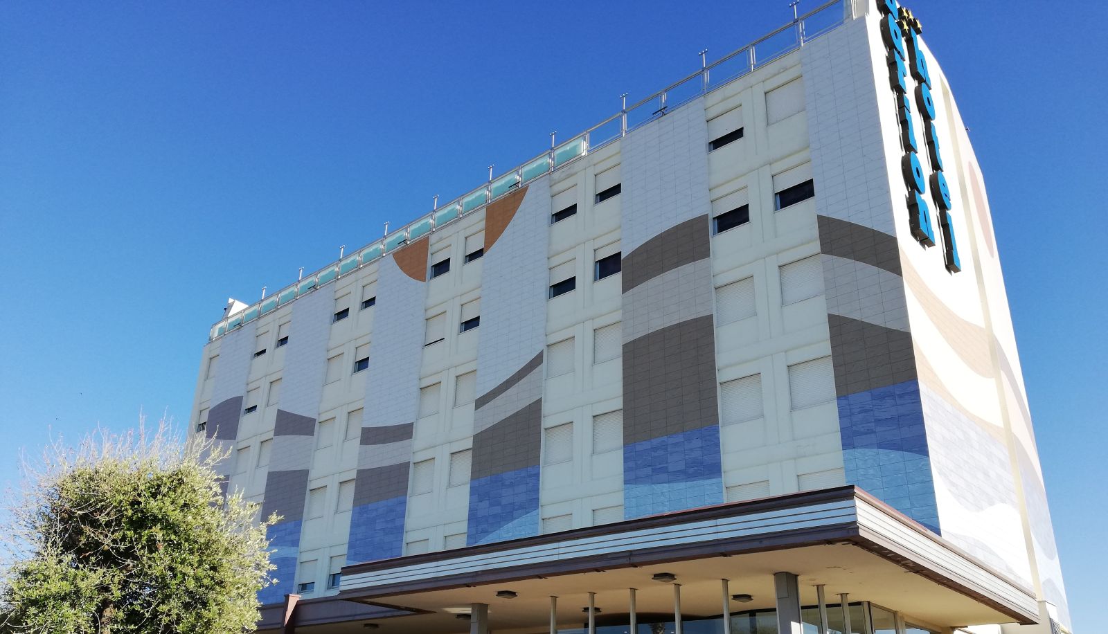Exterior view - Barion