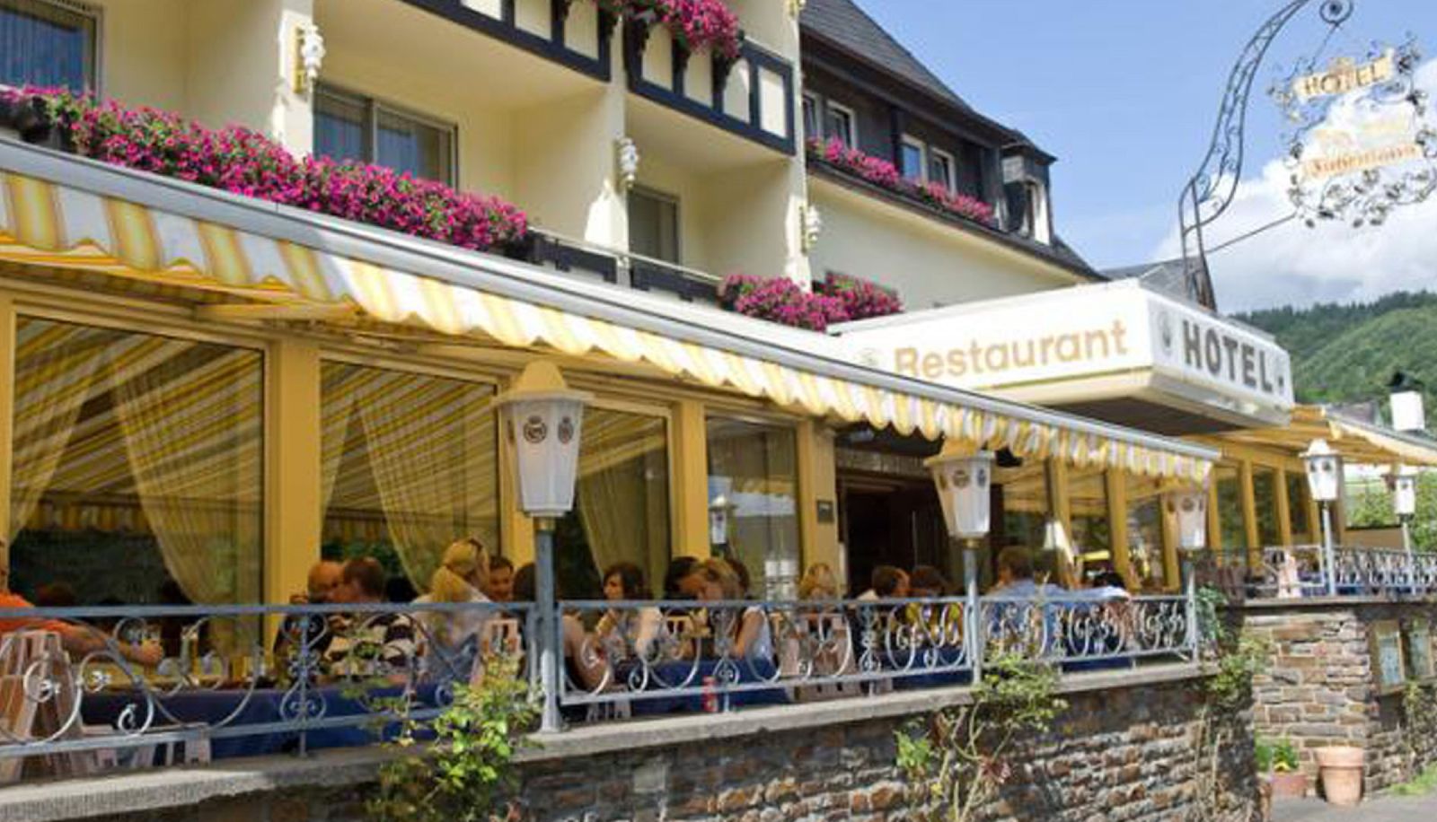 Hotel outdoor area - WVerfügungeinhaus Fuhrmann Moselstern Hotels