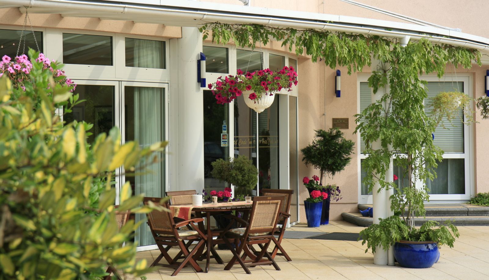 Terraza - Circle Inn