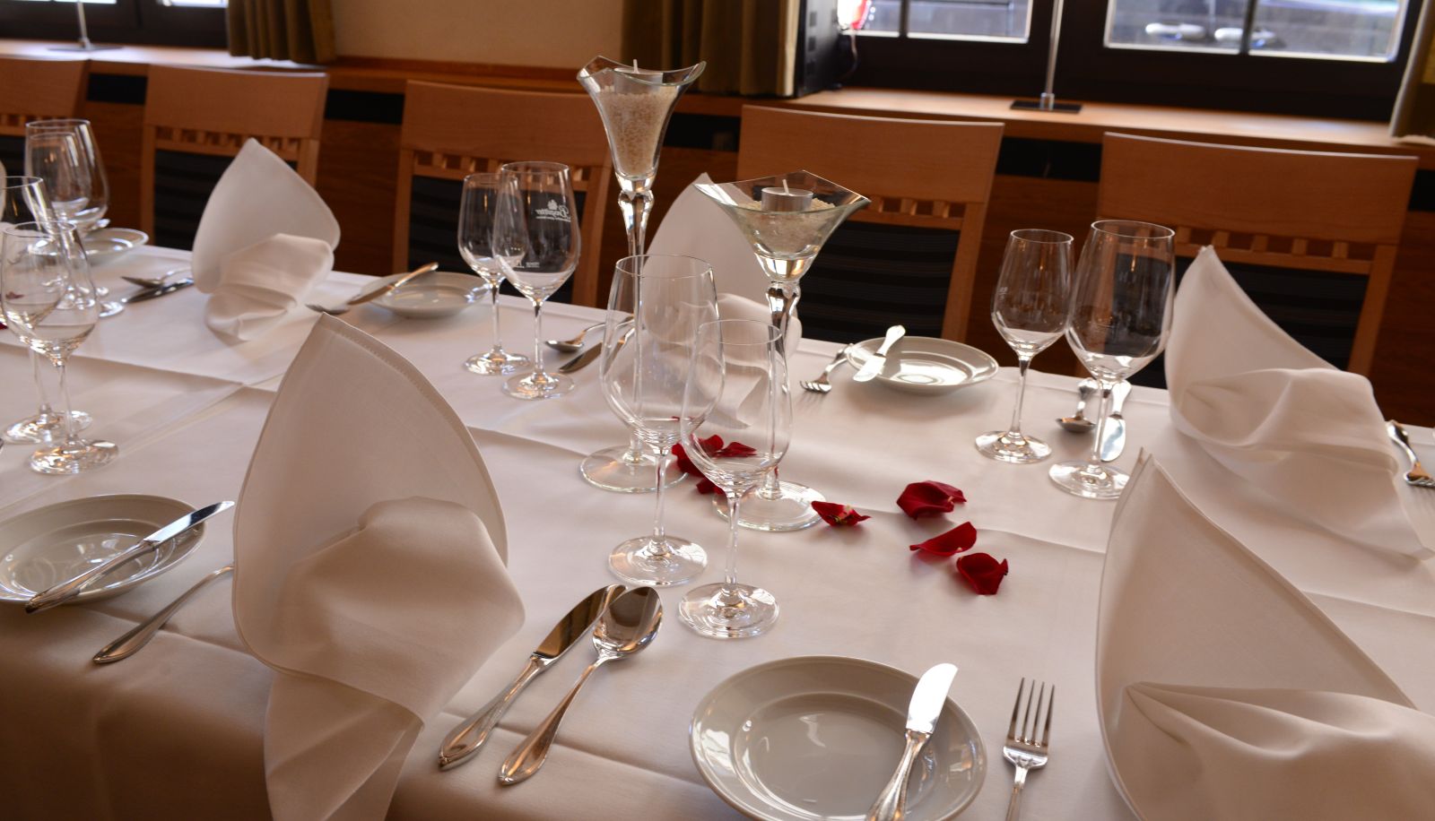 Sala śniadaniowa w restauracji - Zum Braunen Hirschen