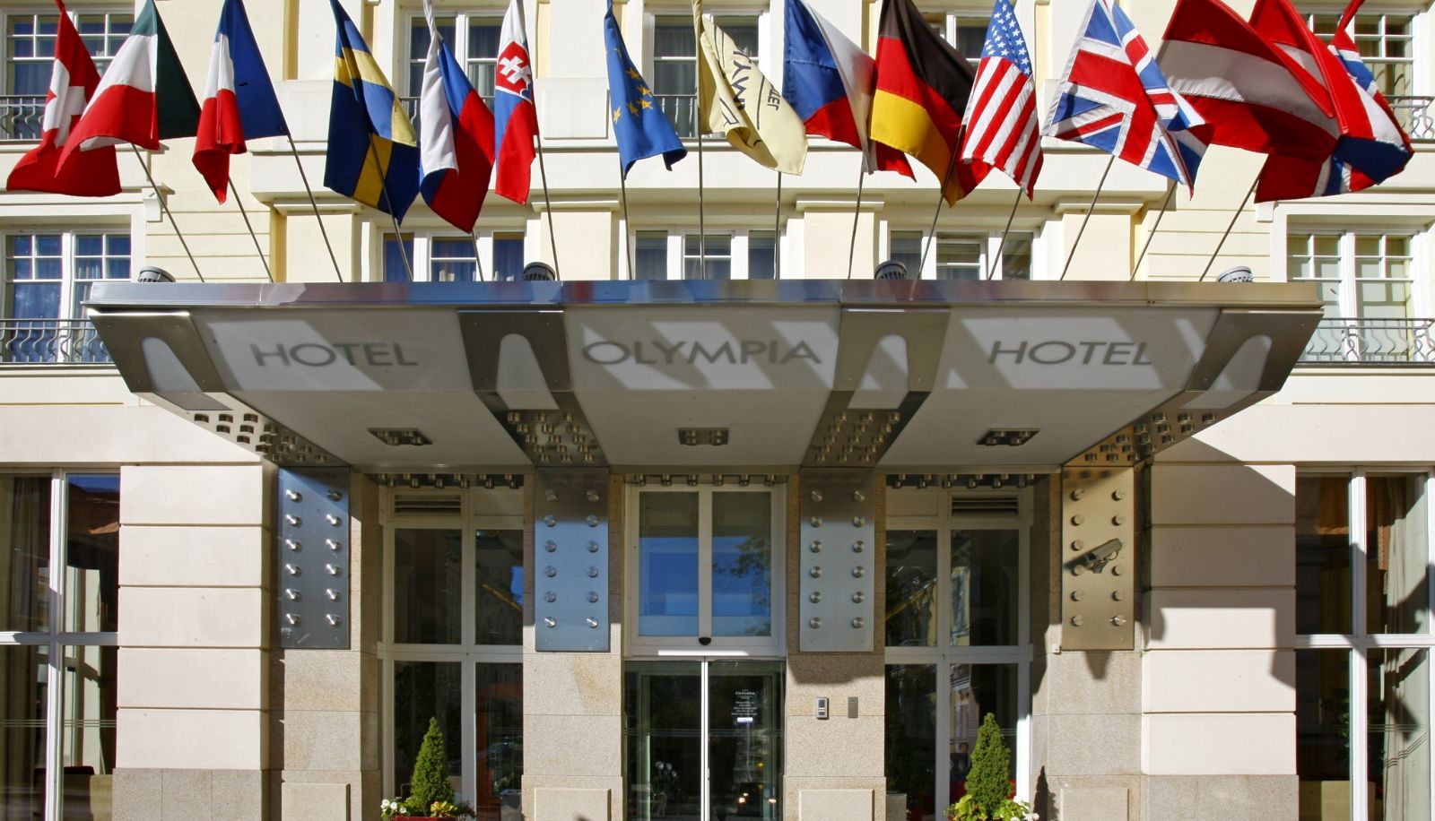 Zona exterior del hotel - Olympia