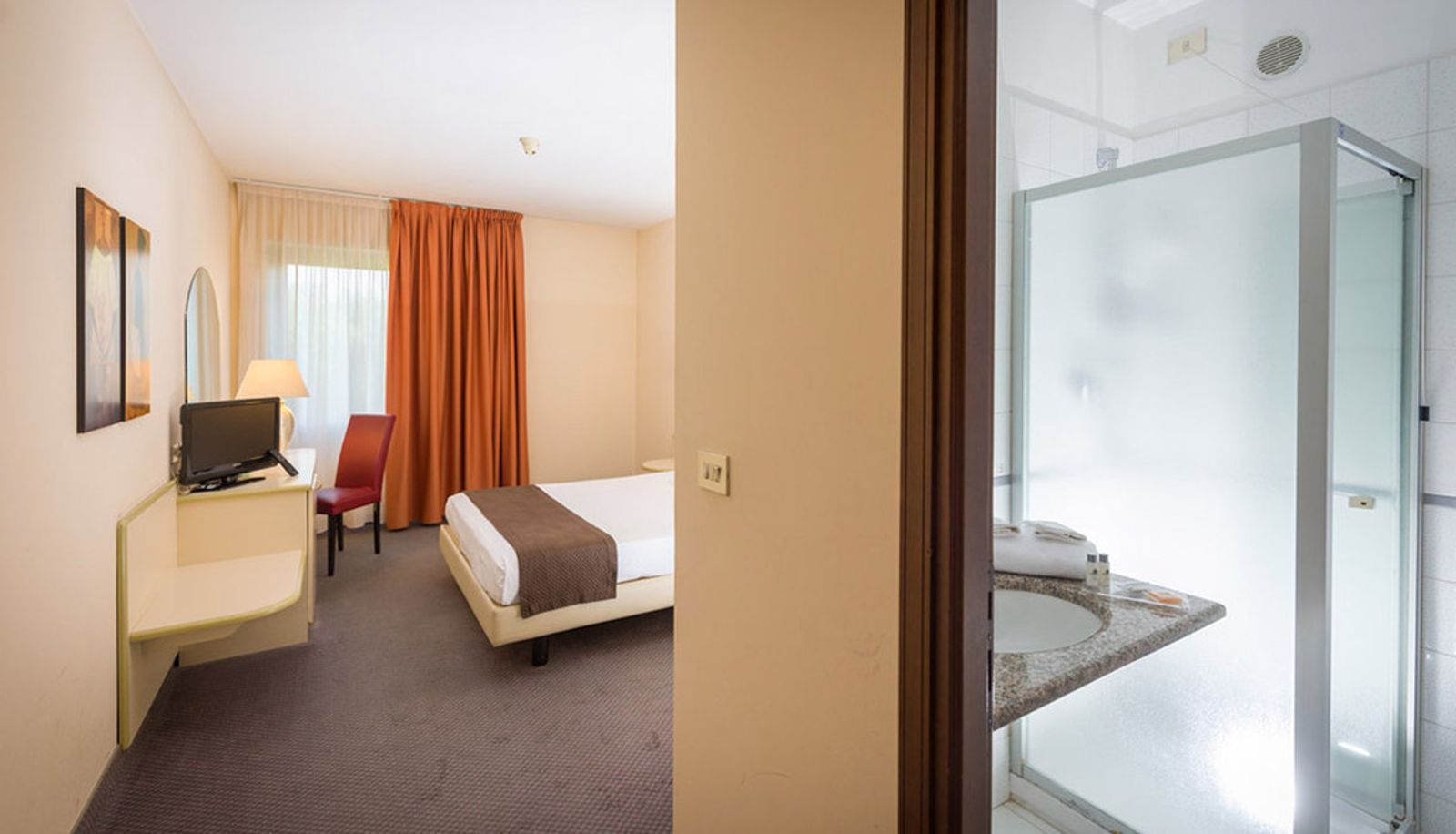 Room - Des Alpes