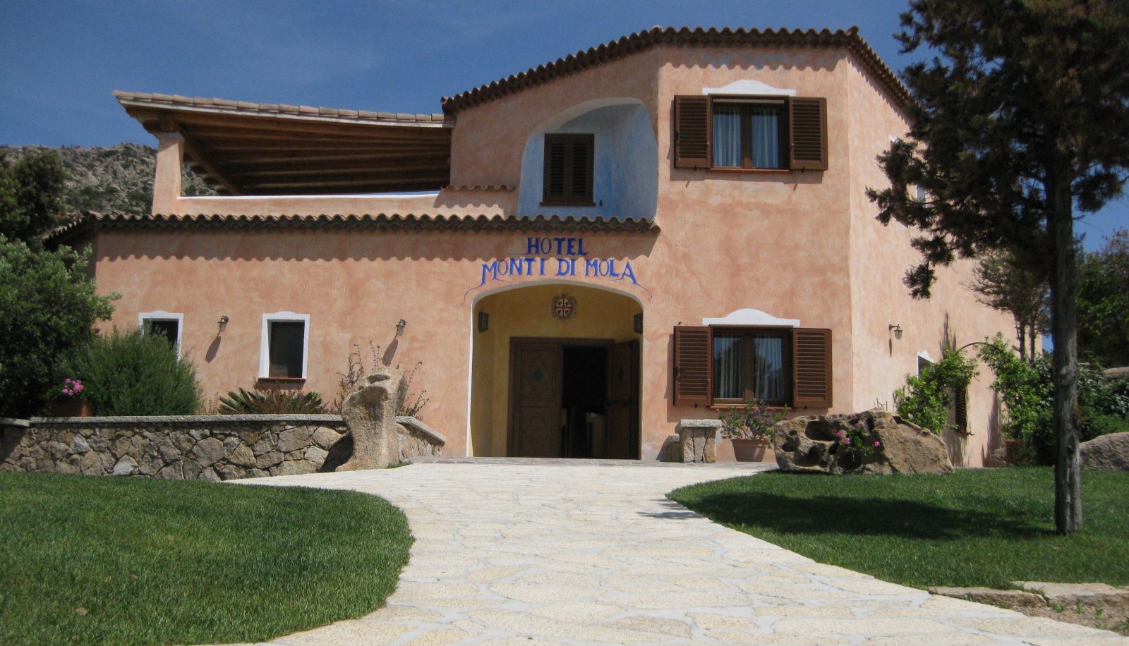 Area esterna dell'hotel - Monti Di Mola