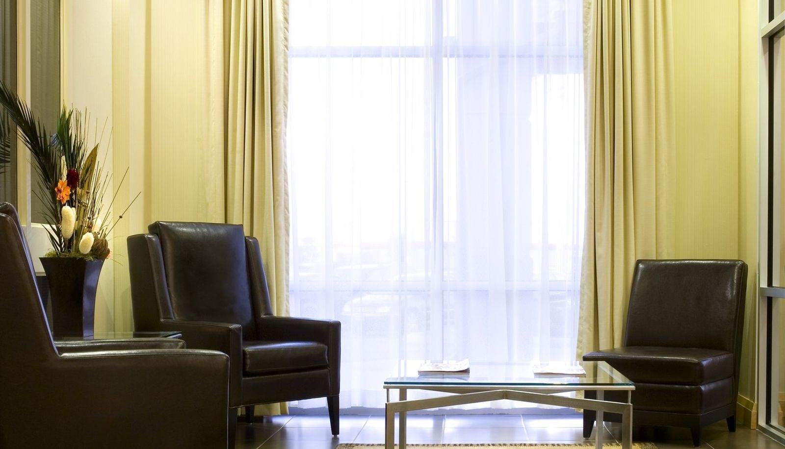 Lobby - Cambridge Hotel