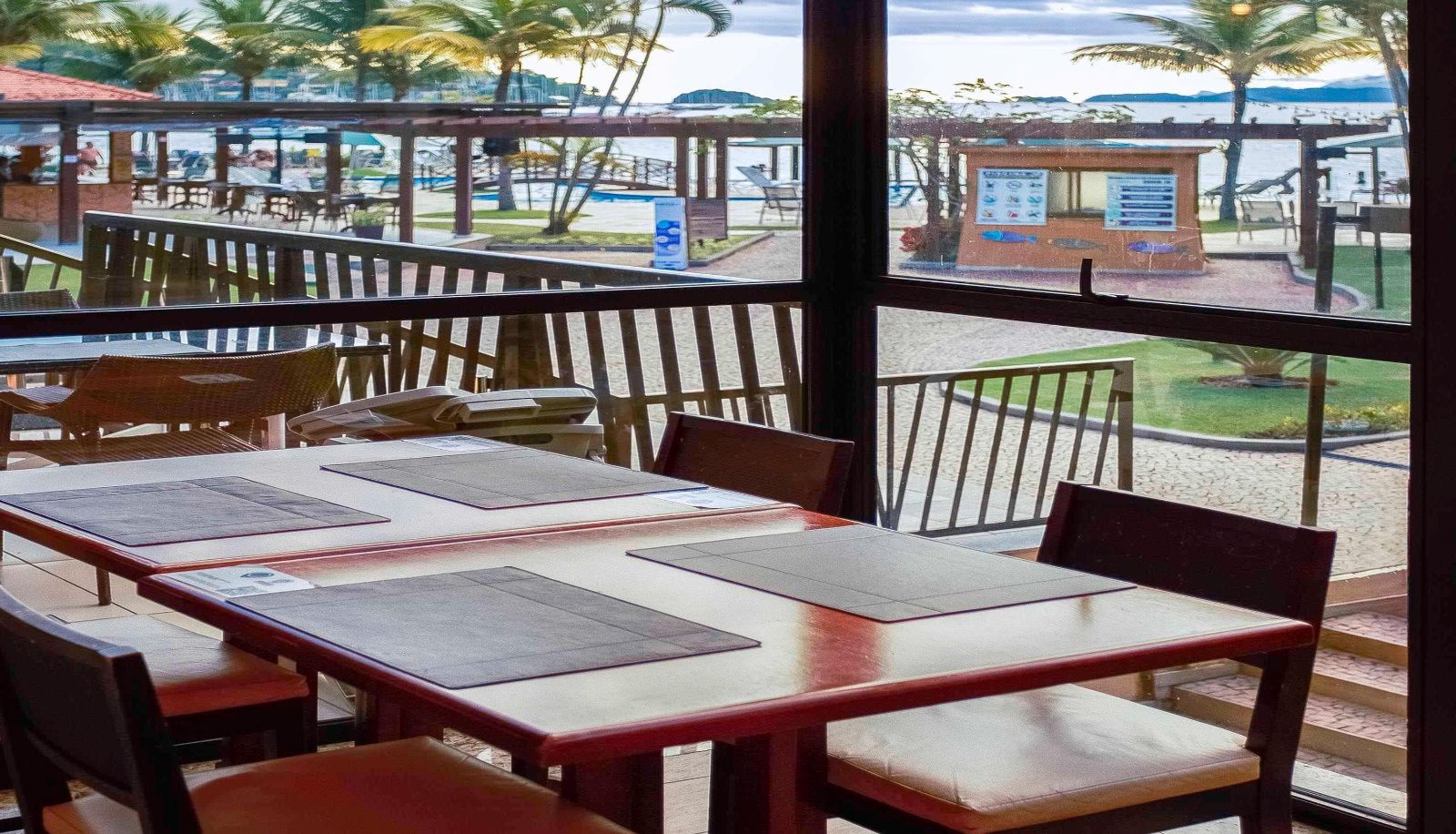 Sala de desayunos dentro del restaurante - Nacional Inn Angra dos Reis