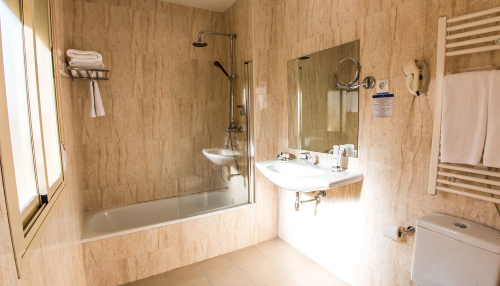 Bathroom - Hotel Suites Feria