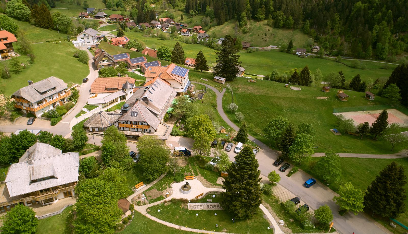 Area esterna dell'hotel - Hotel Schwarzwald-Resort Rößle