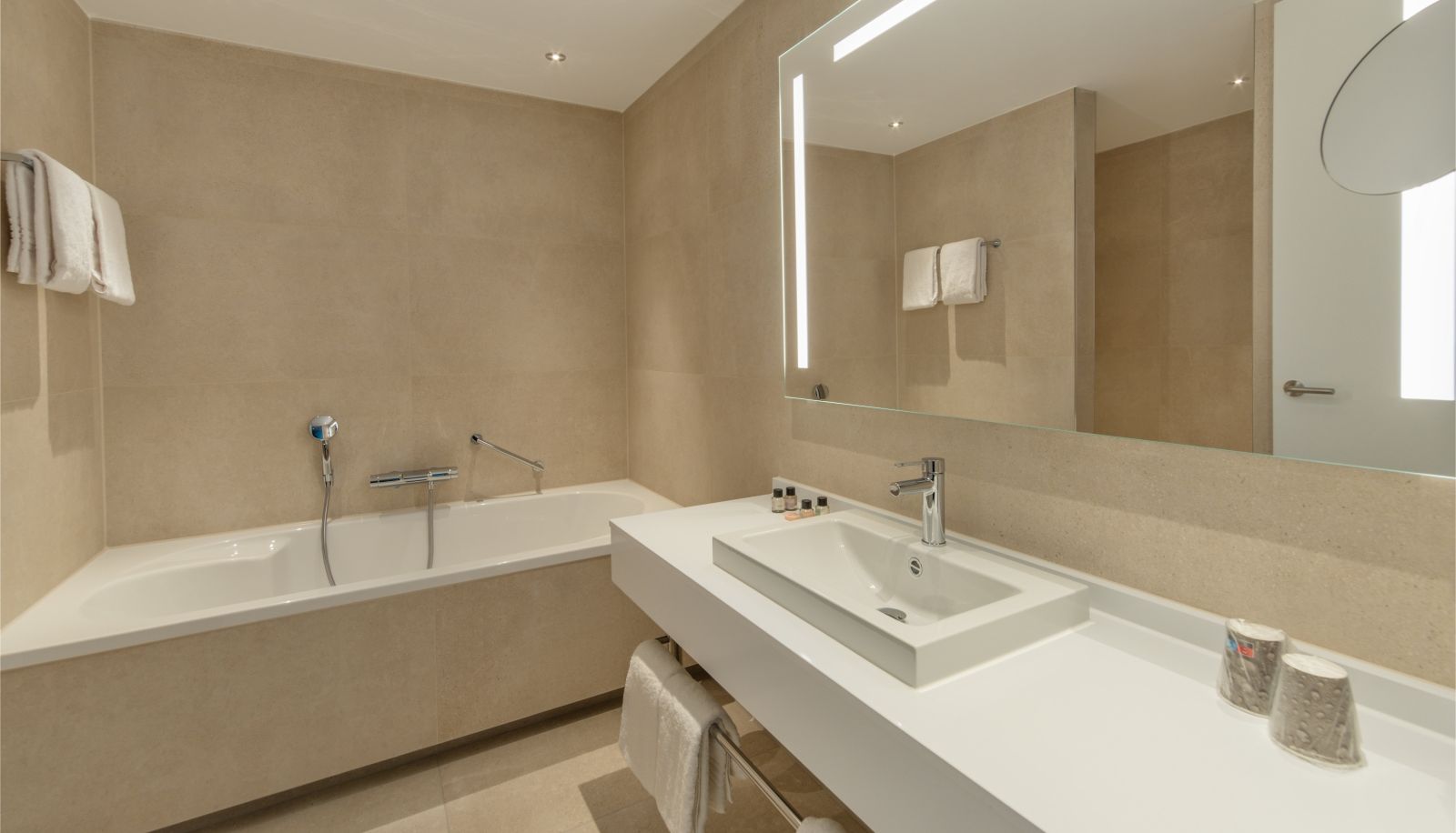 Bathroom - Van der Valk Hotel Schiphol