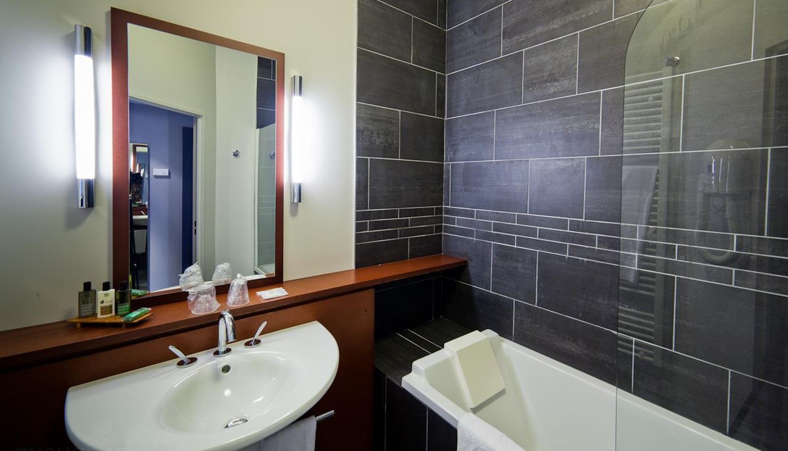 Room - Best Western PLUS Hotel Gergovie
