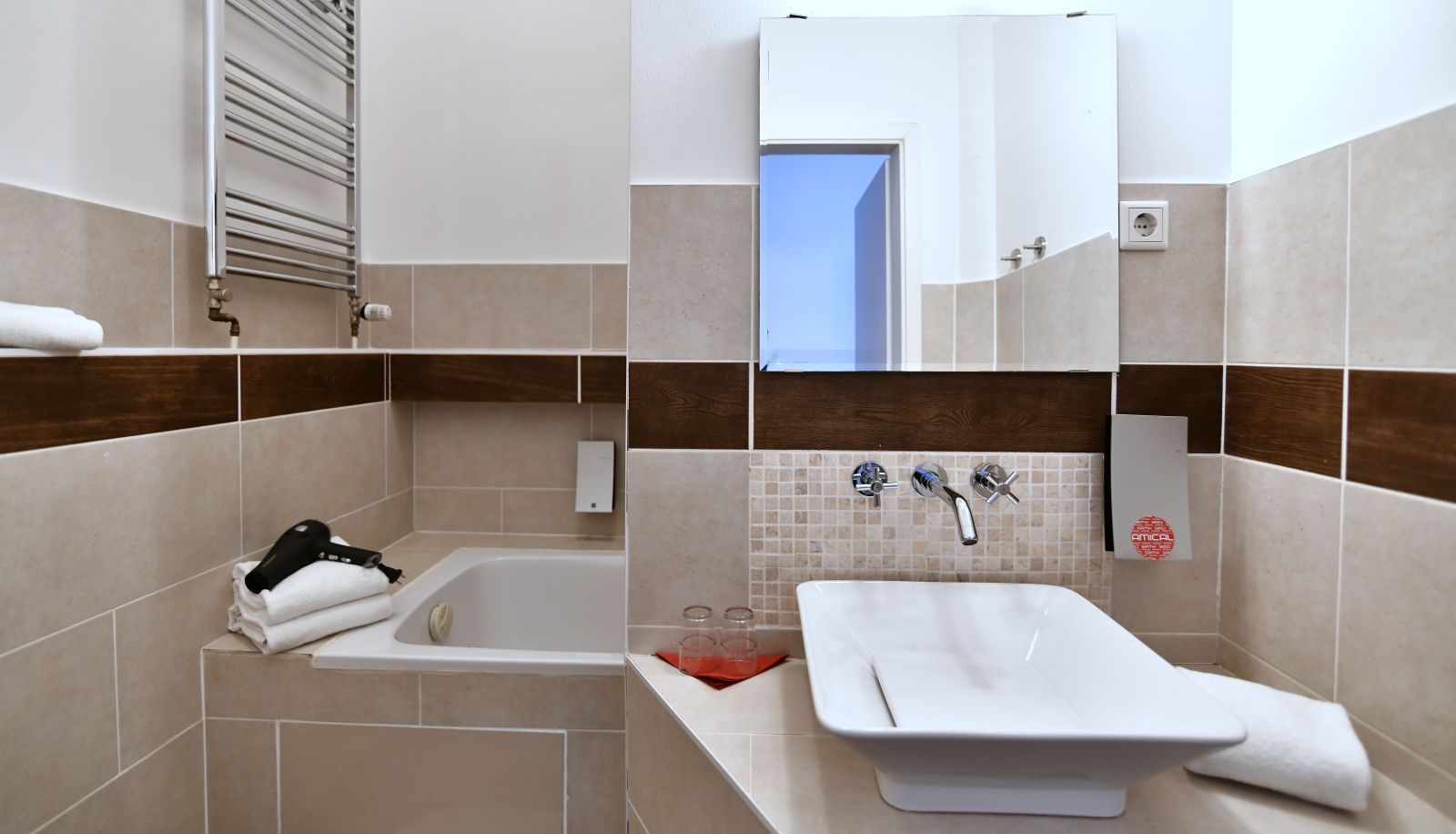 Bathroom - Amical