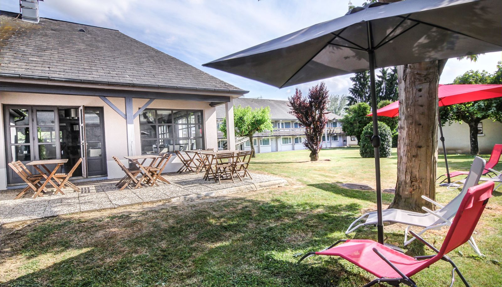 Terrasse - Hotel Inn Design Sablé