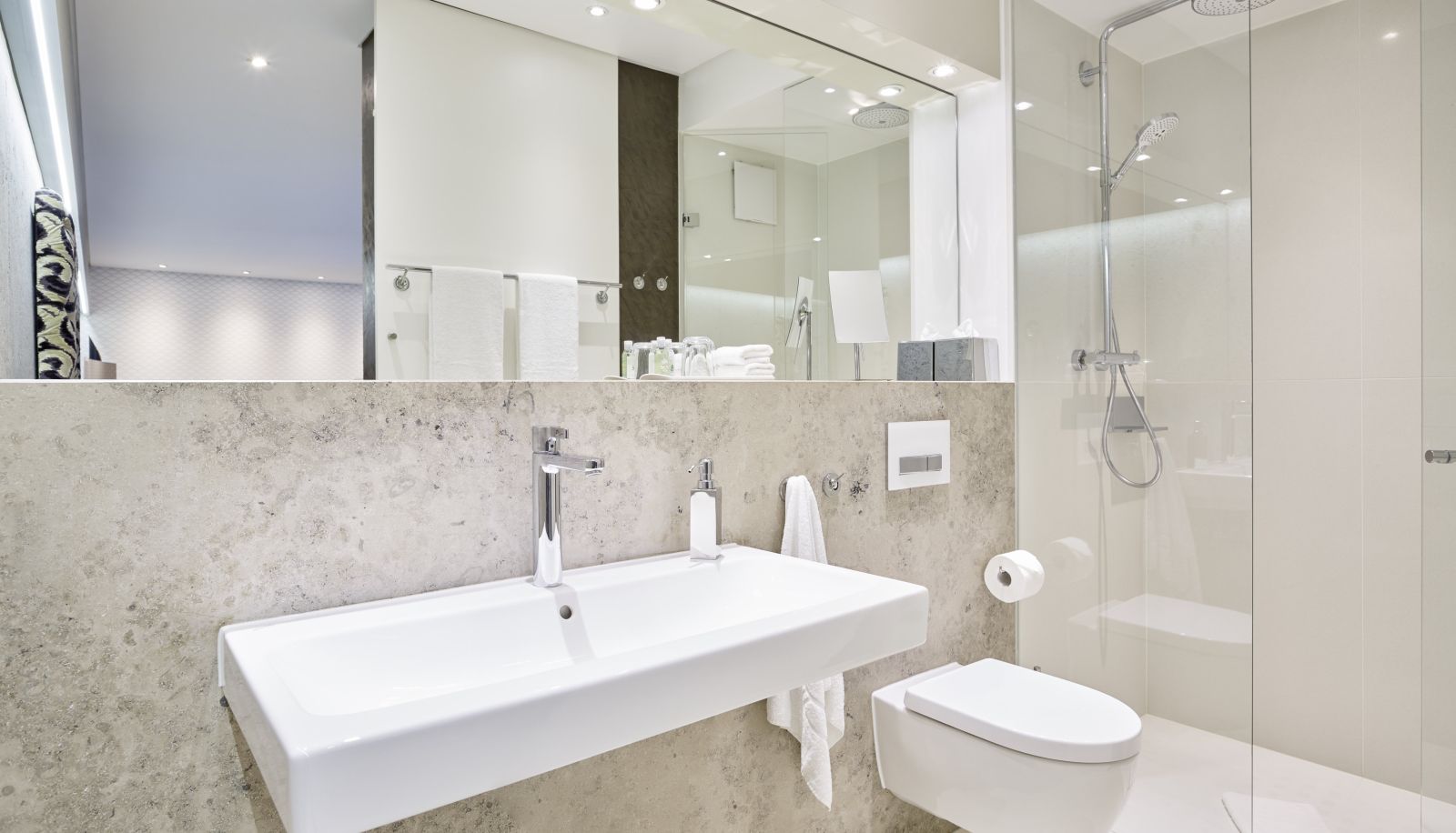 Bathroom - Das Spritzenhaus