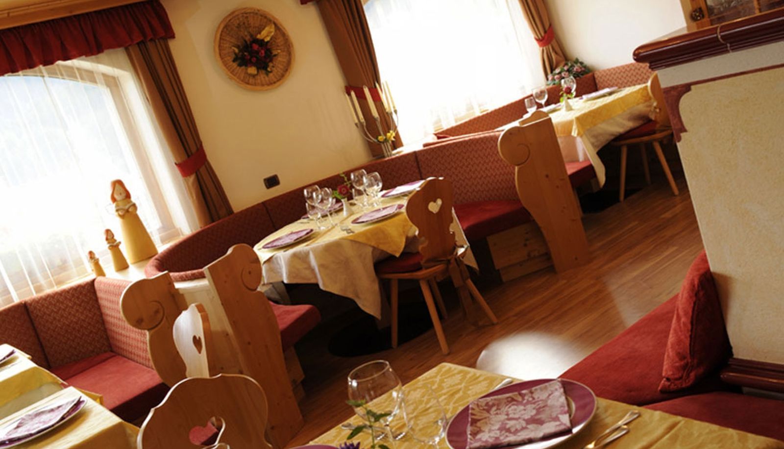 Frühstücksraum innerhalb des Restaurants - Alpine Touring