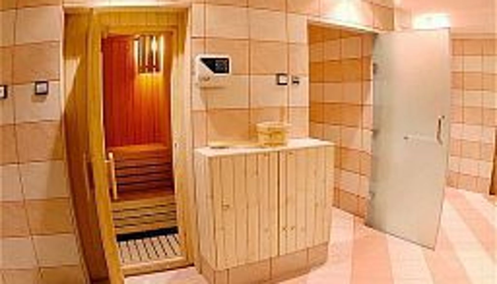 Wellness- und Fitnessbereich - Al Liwan Suites
