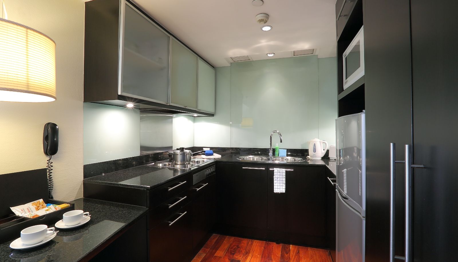 Angolo cottura in camera - Siri Sathorn Executive Serviced Residence