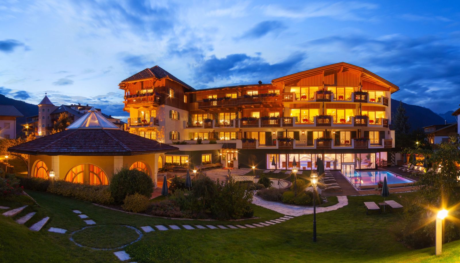 Buitenruimte van het hotel - Mirabell Dolomites Hotel Luxury . Ayurveda & Spa