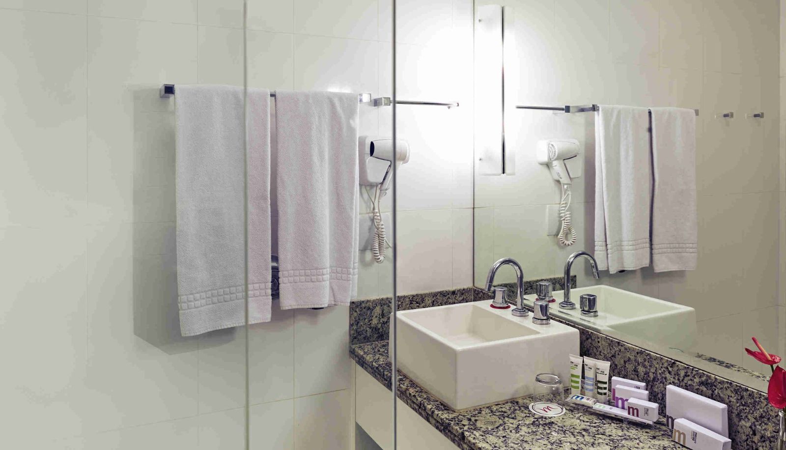 Room - Orizzonte Niterói by Atlantica