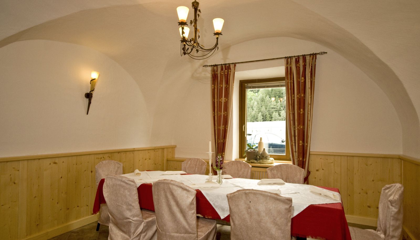 Sala de desayunos dentro del restaurante - Schaurhof