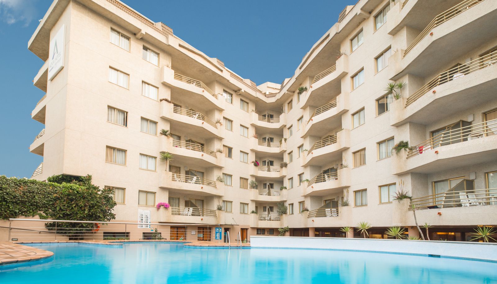 Buitenruimte van het hotel - Aqua Montagut