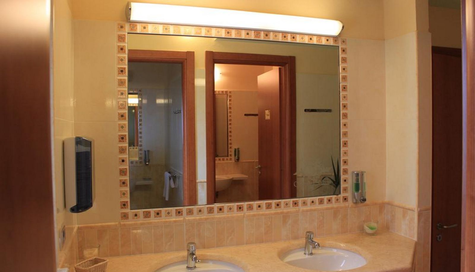 Bathroom - Sette e Mezzo