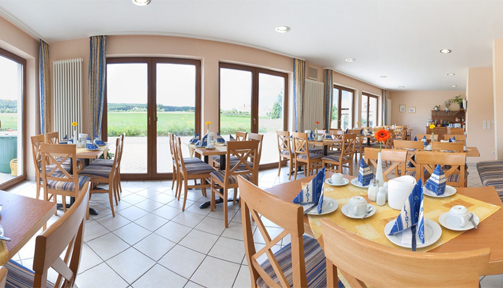 Ontbijtzaal - Annas Gästehaus
