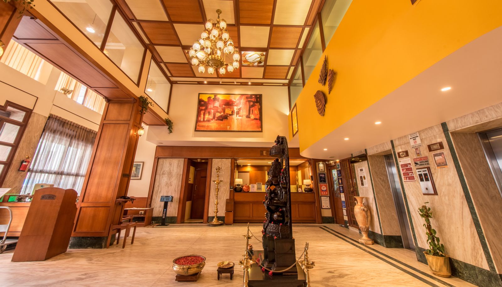 Salón - Bangalore Gate