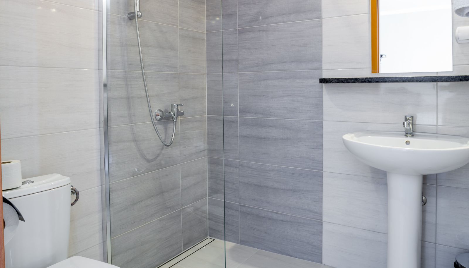 Badezimmer - Logos Kompleks Hotelowy
