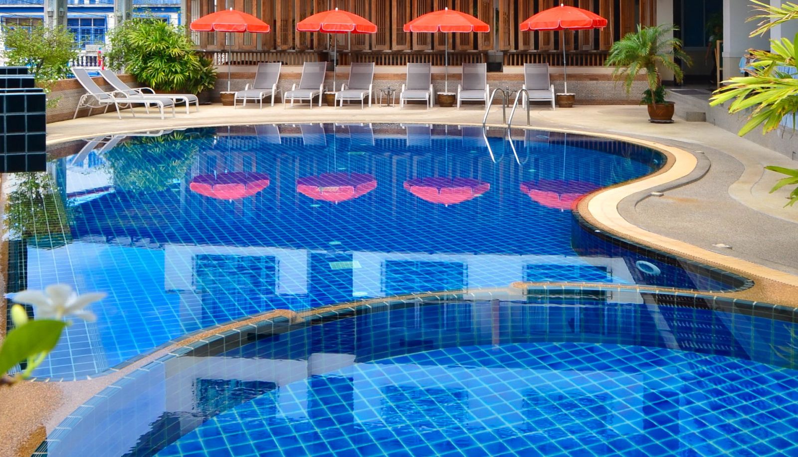 Piscina - First Residence Hotel