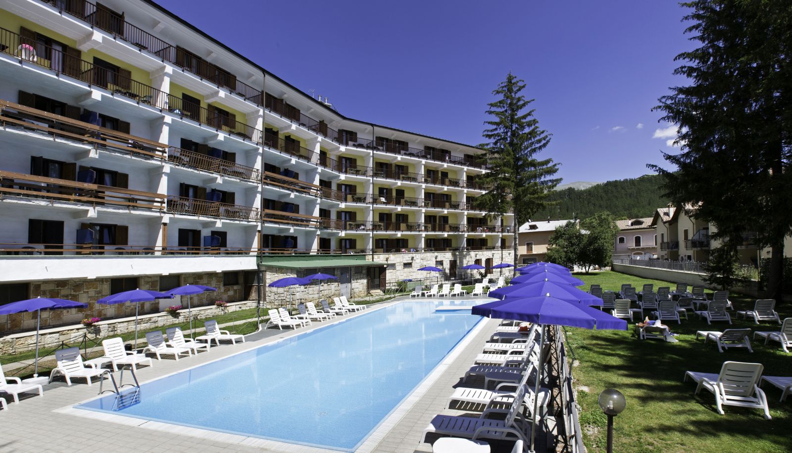 Zewnętrzna część hotelu - Grand Hotel Del Parco
